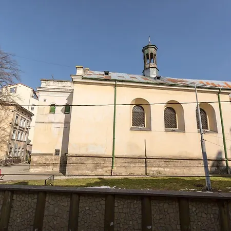 студія біля оперного театру по вулиці гонти 4-3а